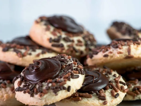 Eine Nahaufnahme Von Leckeren Schokoladenplätzchen Vor Verschwommenem Hintergrund Perfekte Tapete — Stockfoto