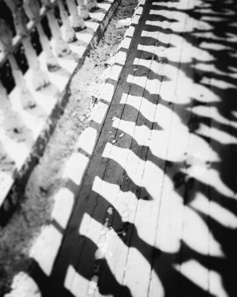 Vertical Shot Shadow Metal Fence — Stock fotografie