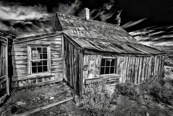 Grayscale Shot Wooden Abandoned House Bodie State Historic Park California — Stock fotografie