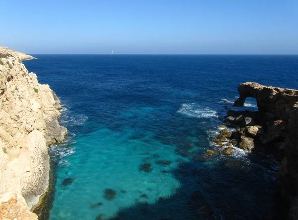 Ein Blick Auf Den Natürlichen Meeresbogen Ras Hamrija Sonnenlicht Qrendi — Stockfoto