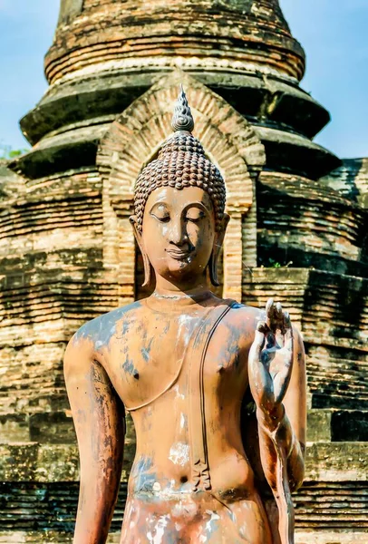 Plano Vertical Una Estatua Buda Templo Luang Prabang Capturado Laos —  Fotos de Stock