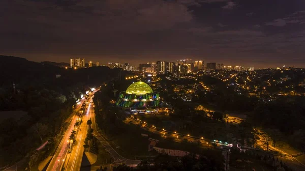 Zdjęcie Lotnicze Oświetlonego Narodowego Centrum Nauki Kuala Lumpur Malezja — Zdjęcie stockowe