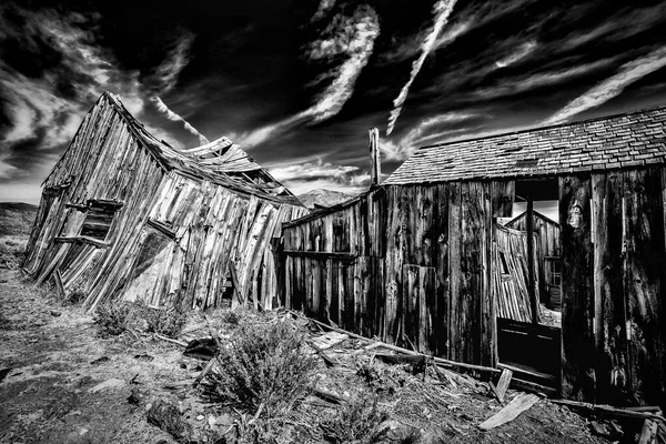 Szary Kadr Drewnianych Opuszczonych Domów Bodie State Historic Park Kalifornii — Zdjęcie stockowe