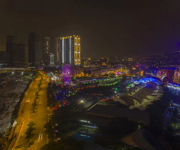 Alto Angolo Scatto Diversi Edifici Strade Auto Città Notte — Foto Stock