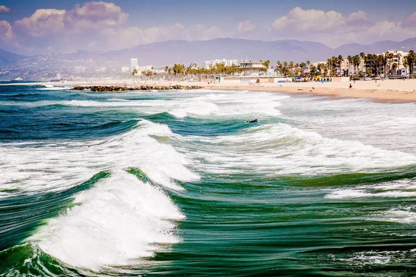 Uma Bela Foto Praia Veneza Com Ondas Califórnia — Fotografia de Stock