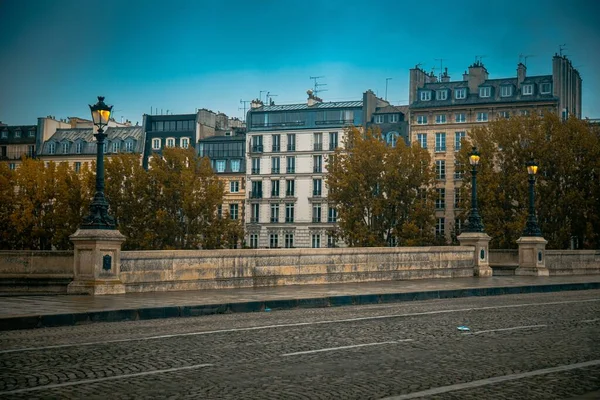 Hermoso Plano Una Calle Edificios Antiguos París Francia Con Cielo — Foto de Stock