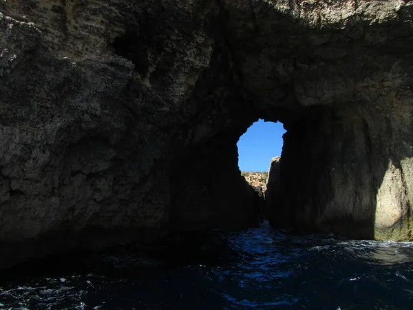 Arco Natural Rodeado Por Mar Bajo Luz Del Sol Durante —  Fotos de Stock
