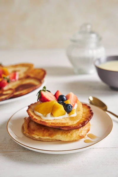 Vertical Shot Pancakes Fruits Top — Stock Photo, Image