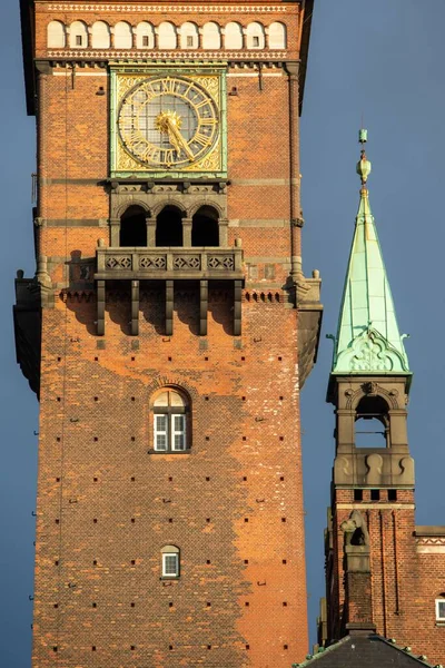 Plano Vertical Las Torres Del Ayuntamiento Copenhague —  Fotos de Stock