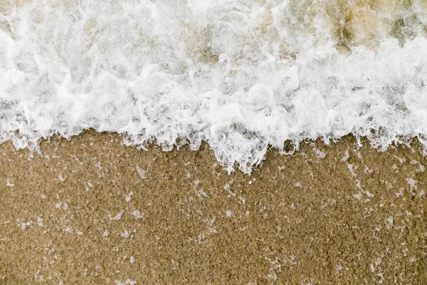Vysoký Úhel Pohledu Pláž Obklopenou Mořem Pod Slunečním Světlem Ideální — Stock fotografie