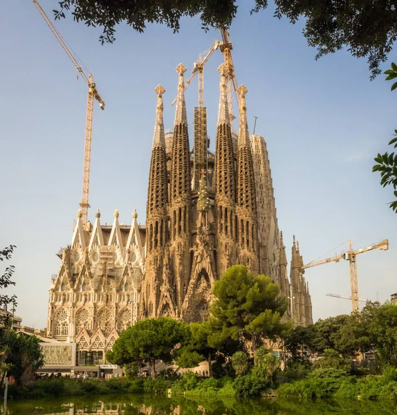 スペイン バルセロナ2018年8月30日建築家ガウディが設計した大聖堂 サグラダ ファミリア が1882年から建設中 — ストック写真