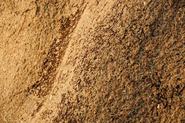 Zbliżenie Brązowej Skały Szczegółową Szorstką Powierzchnią — Zdjęcie stockowe