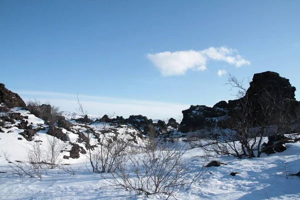 Eine Landschaft Mit Blick Auf Die Felsen Und Hügel Schneebedeckten — Stockfoto