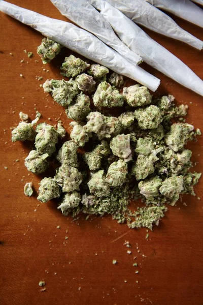 Stapel Thc Cbd Marihuana Knop Met Gewrichten — Stockfoto