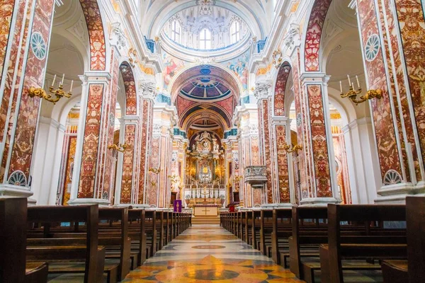 Colpo Basso Dell Interno Una Magnifica Cattedrale Catturata Costiera Amalfitana — Foto Stock