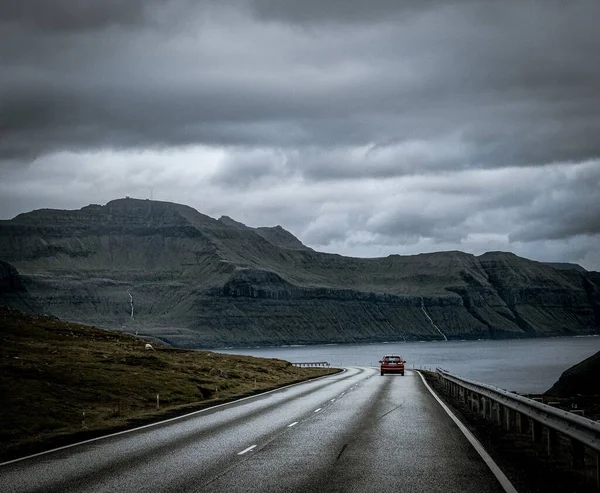 Снимок Красивой Природы Скалы Море Горы Фарерских Островов — стоковое фото