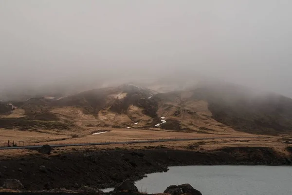 Beautiful View Hills Field Lake Foggy Day — Stock Photo, Image