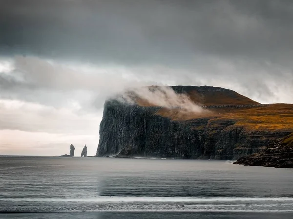 Strzał Chwytający Piękną Przyrodę Wysp Owczych Morze Góry Klify — Zdjęcie stockowe