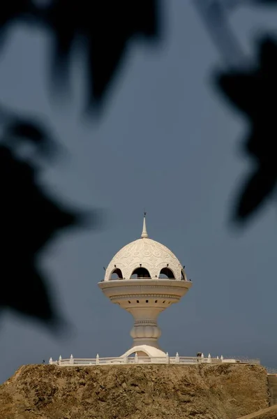 Vertikální Záběr Rozhlednu Parku Riyam Muttrah Muscat Omán — Stock fotografie