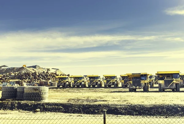 Die Gelben Minenwagen Den Riotinto Mines Bei Tageslicht Huelva Spanien — Stockfoto