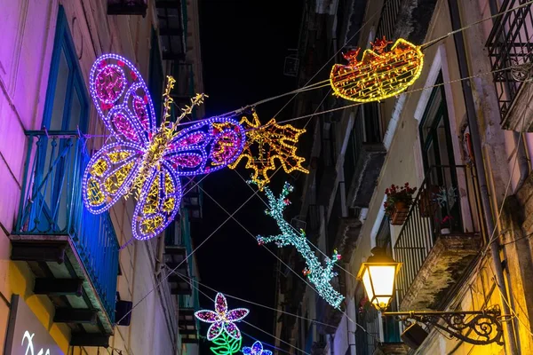 Monte Belas Decorações Iluminadas Natal Nas Ruas Salerno Campania Itália — Fotografia de Stock