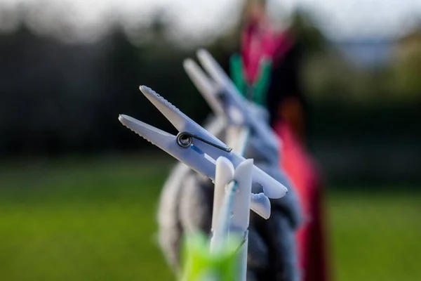 Een Close Shot Van Veelkleurige Wasknijpers Lijn — Stockfoto