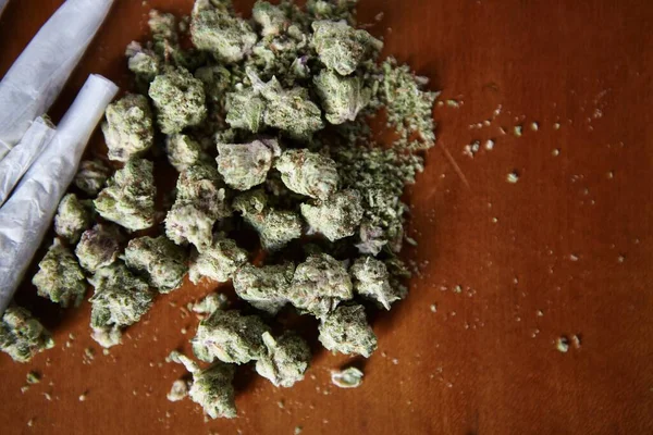 Stapel Thc Cbd Marihuana Knop Met Gewrichten — Stockfoto