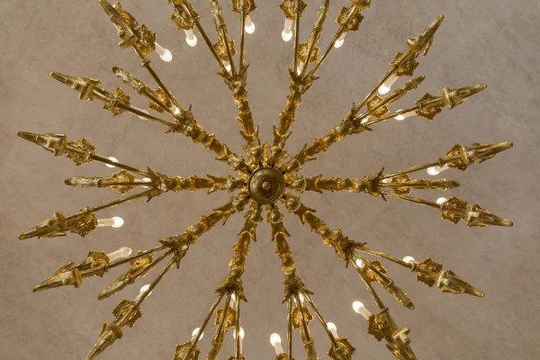 Lâmpada Braço Luxuosa Dourada Vista Inferior — Fotografia de Stock