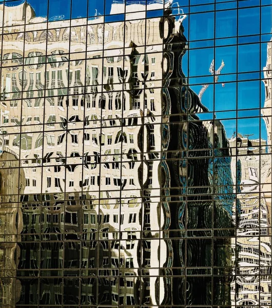 ガラスで覆われたダウンタウンの建物の素晴らしい景色 — ストック写真