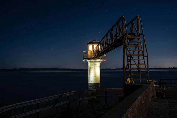 Hermoso Faro Con Escaleras Madera Por Noche — Foto de Stock