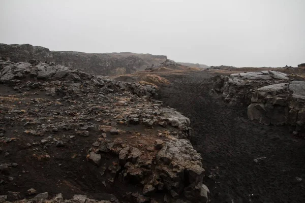 Uma Vista Incrível Paisagem Islândia Fundo Escuro Céu Nublado — Fotografia de Stock