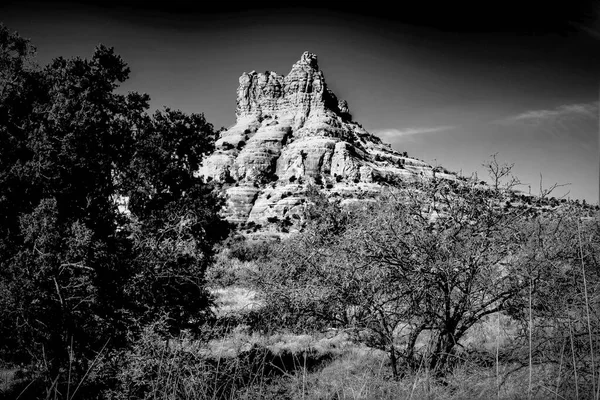 Una Increíble Toma Escala Grises Una Montaña Rocosa Sedona Arizona — Foto de Stock