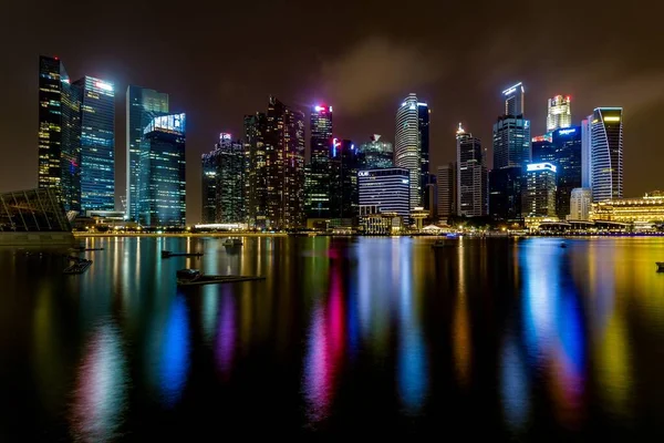 Spectra Nın Büyüleyici Bir Resmi Singapur Gece Bir Işık Gösterisi — Stok fotoğraf