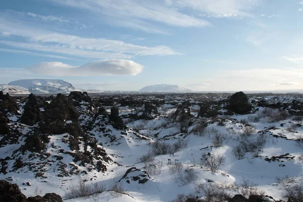 Una Vista Del Paisaje Las Montañas Campo Cubierto Nieve Islandia — Foto de Stock