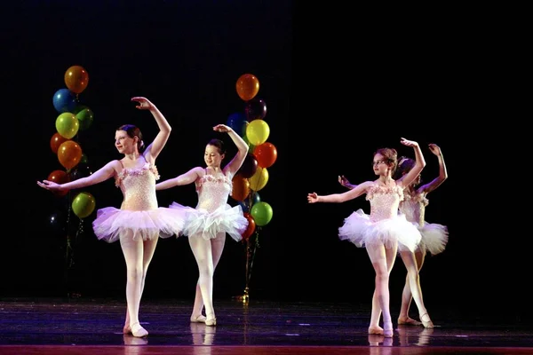 Memphis Vereinigte Staaten Mai 2006 Junge Ballerinen Zeigen Beim Tanzabend — Stockfoto