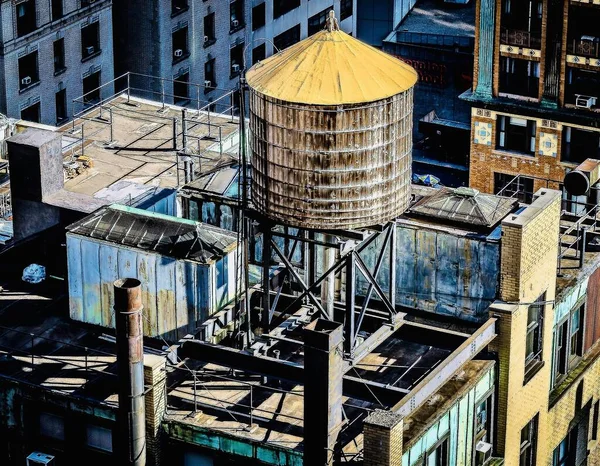 Una Vista Increíble Techo Del Centro Ciudad Con Tanque Agua —  Fotos de Stock