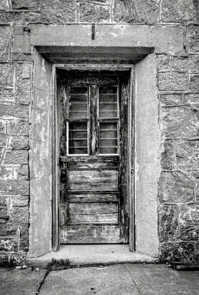 Eine Vertikale Graustufenaufnahme Einer Tür Eastern State Penitentiary Philadelphia Pennsylvania — Stockfoto
