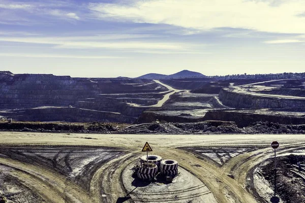 Strade Circondate Dalle Miniere Riotinto Sotto Luce Del Sole Giorno — Foto Stock