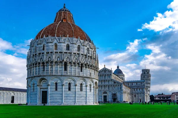 John Pisa Baptistery Güneş Işığı Altında Talya Gündüz Vakti Mavi — Stok fotoğraf