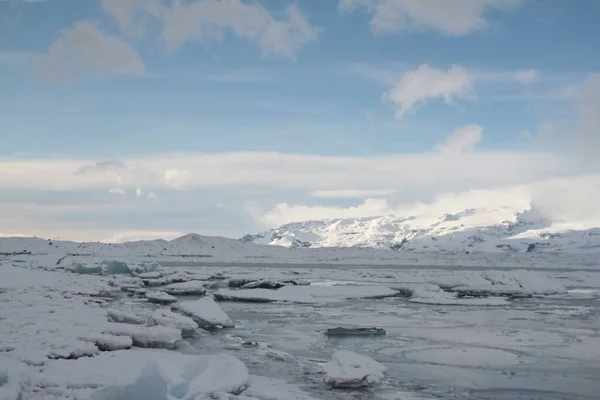 Une Vue Paysage Sur Les Montagnes Dans Champ Recouvert Neige — Photo