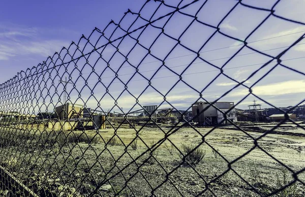 Ορυχεία Riotinto Περιβάλλονται Από Γερανούς Και Φράχτες Υπό Φως Του — Φωτογραφία Αρχείου