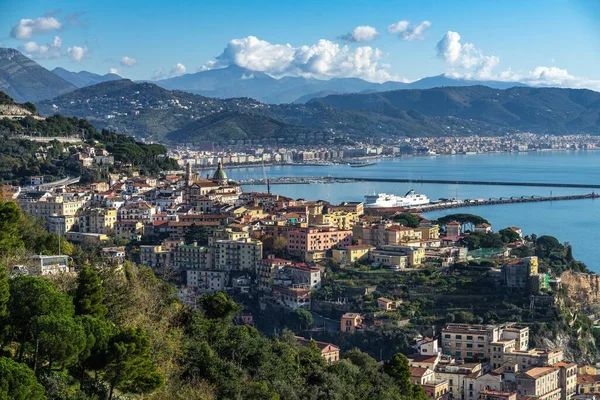Una Toma Alto Ángulo Del Golfo Salerno Con Ciudad Vietri — Foto de Stock