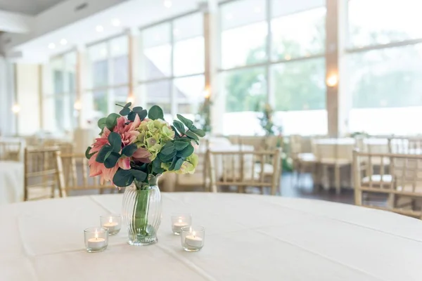Beautiful Flowers Vase White Table Neat Nice Wedding Hall — Stock Photo, Image