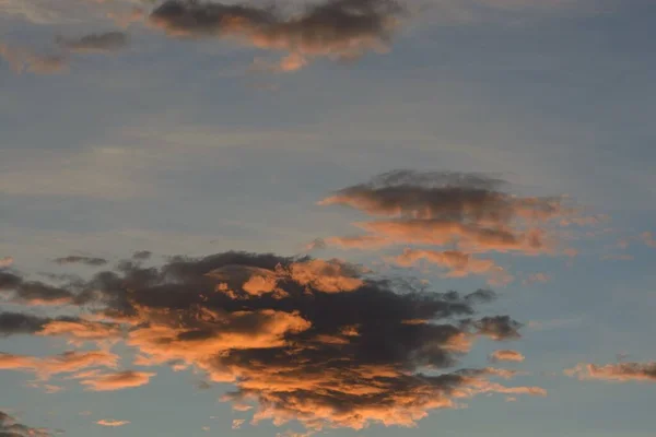 Uma Bela Paisagem Céu Nublado Durante Pôr Sol — Fotografia de Stock