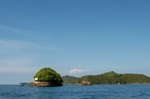 Una Hermosa Vista Isla Mike Medio Del Océano Capturado Raja — Foto de Stock