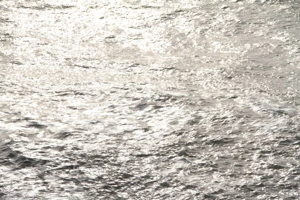 Ένα Κοντινό Πλάνο Της Παγωμένης Λίμνης Που Λάμπει Κάτω Από — Φωτογραφία Αρχείου
