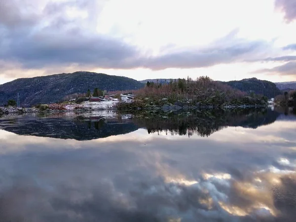 Uno Scatto Panoramico Dei Bellissimi Fiordi Vicino Bergen Norvegia Con — Foto Stock