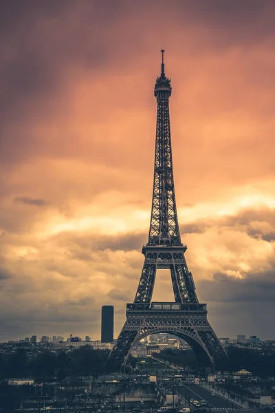 Eine Vertikale Aufnahme Einer Wunderschönen Stadtlandschaft Mit Eiffelturm Paris Frankreich — Stockfoto