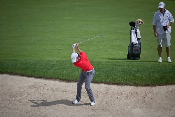 Dublin アメリカ 2013年5月29日 プロゴルファーRory Mcilroyは 2013年Pgaメモリアルゴルフトーナメントでの練習中に砂のトラップで撮影しました — ストック写真