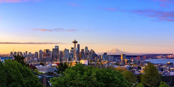 Panoramatický Výhled Seattle Slunečního Světla Během Západu Slunce Večerních Hodinách — Stock fotografie